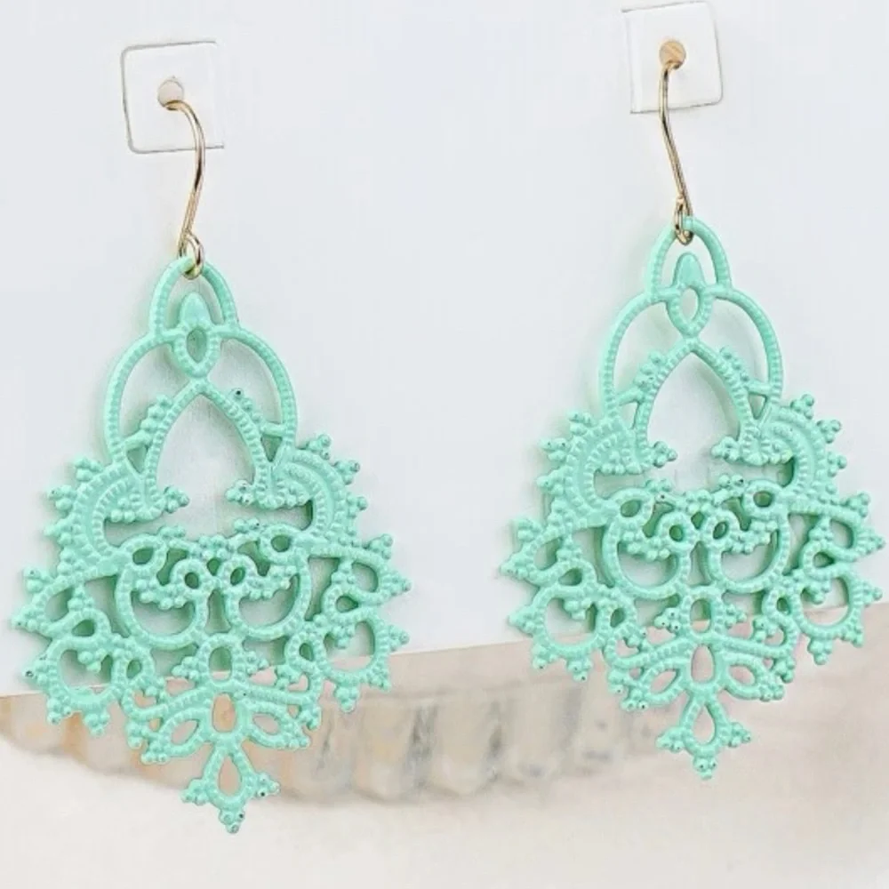 🎉HP🎉 🦋 3/$24 Modern metal seafoam green Art Deco inspired earrings / NWOT - Picture 3 of 4
